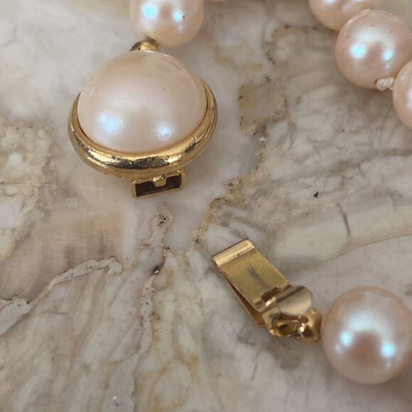 Vintage Gold Tone Pearl Necklace & Brooch Set - Picture 7 of 10